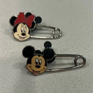 Mickey and Minnie trade pins